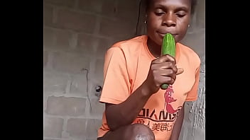 I sucked the cucumber f*cked it then licked my pussy juice off it messy throat & wet pussy – i used the cucumber so nasty