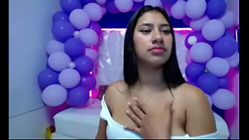 Dayanna4k golpeandose las tetas muy rico y delicioso