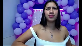 Dayanna4k golpeandose las tetas muy rico y delicioso