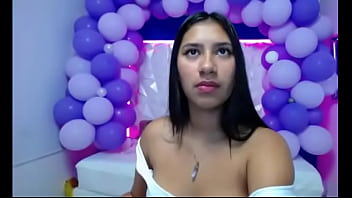 Dayanna4k golpeandose las tetas muy rico y delicioso