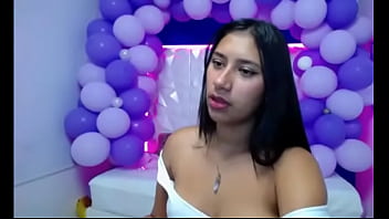 Dayanna4k golpeandose las tetas muy rico y delicioso