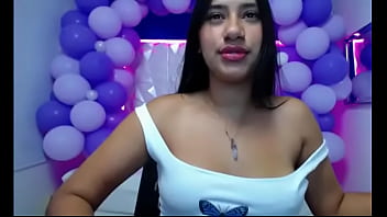 Dayanna4k golpeandose las tetas muy rico y delicioso