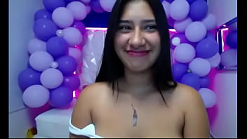 Dayanna4k golpeandose las tetas muy rico y delicioso