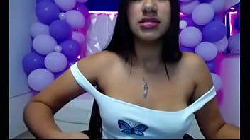 Dayanna4k golpeandose las tetas muy rico y delicioso