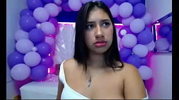 Dayanna4k golpeandose las tetas muy rico y delicioso