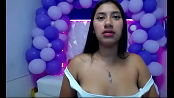 Dayanna4k golpeandose las tetas muy rico y delicioso