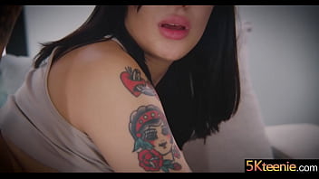 Cum blasts her pretty face