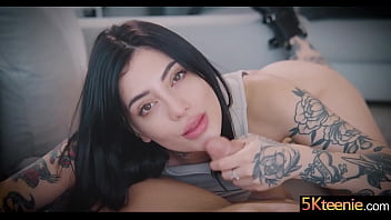 Cum blasts her pretty face