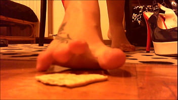 I crush you completely with very high heels 4k