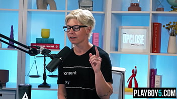 Brunette cougar pornstar candence lux likes to touch herself intensely