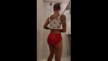 Esposa safada limpando o box e se acabando na siririca ana rothbard