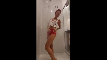 Esposa safada limpando o box e se acabando na siririca ana rothbard