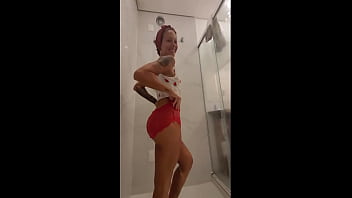 Esposa safada limpando o box e se acabando na siririca ana rothbard