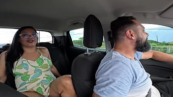 Raquel hot peladinha no carro – grelo grande sexo anal selvagem e foda com dor e tesão