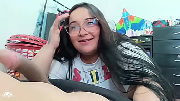 La puta de mi pr m se viste delante mio y me muestra sus gran culo y sus grandes tetas