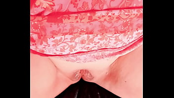 Horny mature displays her soaking wet cunt