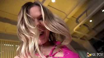 Hooker gal is up for a thrilling action