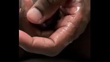 Gozei passei a porra no meu pau e pentelho