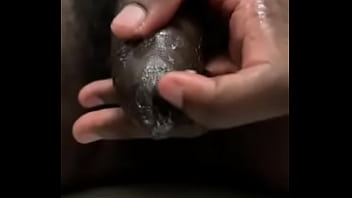 Gozei passei a porra no meu pau e pentelho