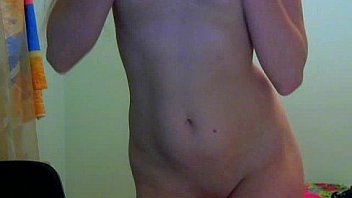 Cam girl turns you on