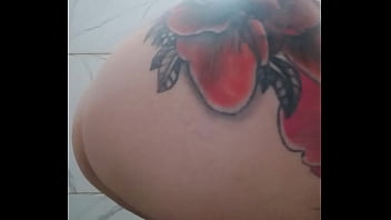 Mijando No Banheiro Do Bar thumbnail