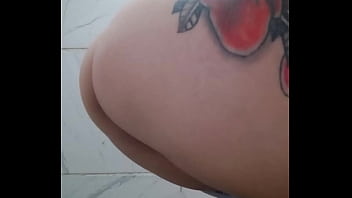 Mijando No Banheiro Do Bar thumbnail