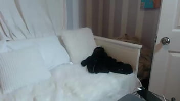 Maxine x plays with her asian clit after have oiled herself up