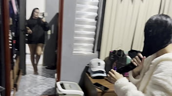 A novinha da minha sobrinha ficou peladinha no banho pra levar muita rola no cuzinho ela adora anal