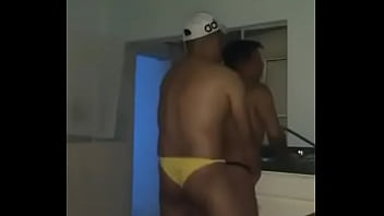 Macho Me Coge En Calzones thumbnail