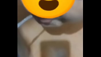 Fui submissa para meu primeiro comedor quis mostrar que eu era boazinha tomei a mijada dele