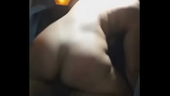 Dando minha buceta dentro do carro enquanto meu corno dirigi nosso onix