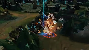 Hombre con orejas de furro se folla a 5 personas