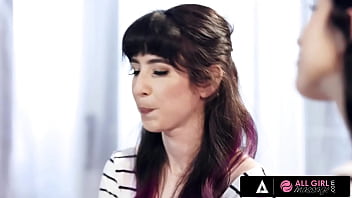 2 stepsisters reminisce about the past with tub fuck