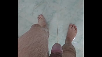 Fetiche Novinho Safado Mijando No Banho thumbnail