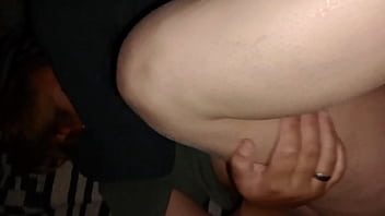 Nos besamos la masturbo y tenemos sexo de misionero Nos besamos la masturbo y tenemos sexo de misionero