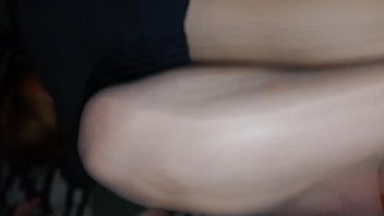 Nos besamos la masturbo y tenemos sexo de misionero