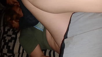 Nos besamos la masturbo y tenemos sexo de misionero Nos besamos la masturbo y tenemos sexo de misionero