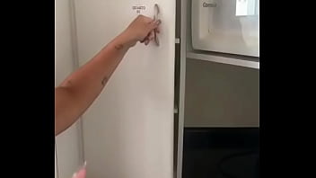 Me exibindo pros pedreiros na sacada da pousada