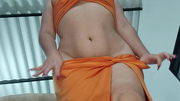 Zorra deliciosa rebotando con su gran culo en la polla dura de su hermanastro hasta que se corre