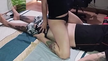 La hermanastra de mi mejor amigo folla muy rico no creeras lo que paso