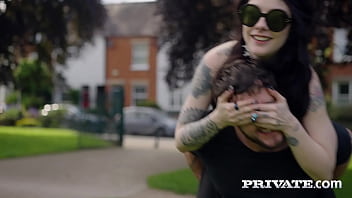 Alessa savage fucks in her sto