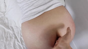 Primer sexo anal con hermanastro