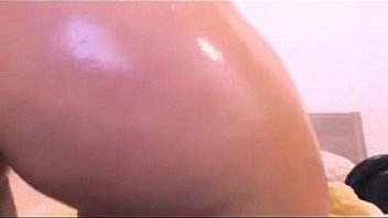 Solo action twerking oiled booty