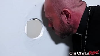 Dilf Gloryhole Blows Dick Before Ass Sex thumbnail