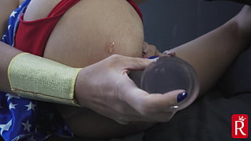 The wonder woman gets a anal fuck with a big toy in ass a mulher maravilha recebe uma foda anal com um grande brinquedo no cu