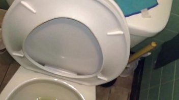 Im back with a peeing video can you also sub to me please