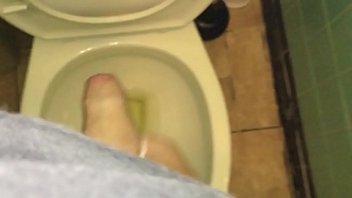 Im back with a peeing video can you also sub to me please