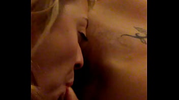 Blonde hangar fingers her new teen friend "dirty move"