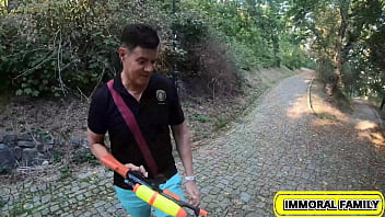 Super soakers easter tradition seduces huge ass hottie alexis crystal – immoral family 4k