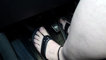 Barfuß in flip flops ** auto fahren **